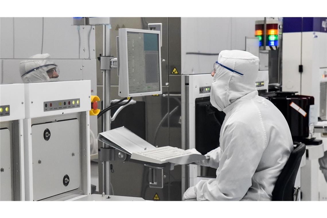 Imec eröffnet Niederlassung in Heilbronn Ein Mitarbeiter sitzt in einem Forschungszentrum für Mikroelektronik. Das Interuniversity Microelectronics Centre (Imec) ist eigenen Angaben zufolge eines der führenden Forschungs- und Innovationszentren weltweit für Nanoelektronik und digitale Technologien.