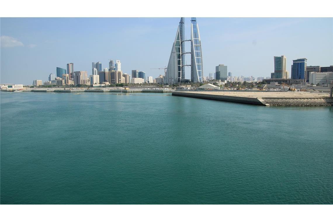 Alltag ohne Wasser: Blick in austrocknende Weltregionen Ein modernes Leben in Bahrain wäre ohne Entsalzungsanlagen wohl undenkbar.