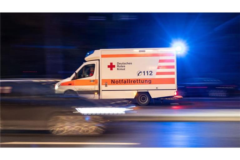 Ein Motorradfahrer ist bei einem Unfall bei Fichtenau schwer verletzt worden.