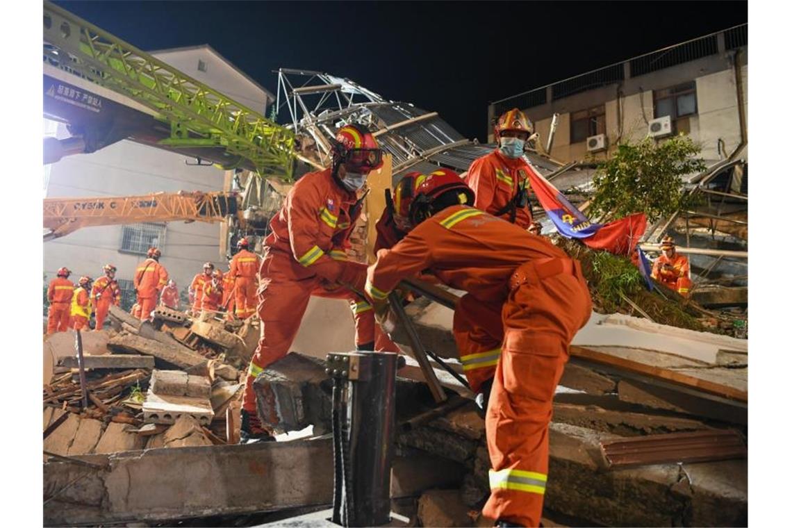 Acht Tote durch Hoteleinsturz in China - Neun Vermisste