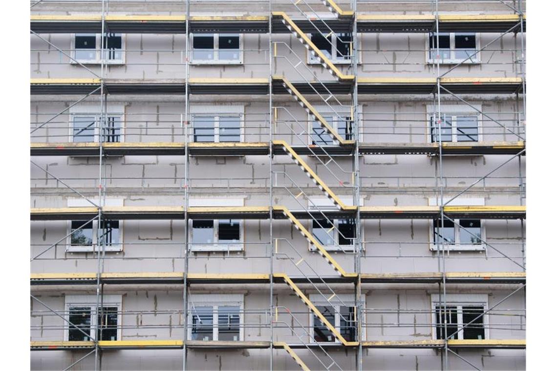 Bauindustrie rechnet mit 300.000 neuen Wohnungen Ein Neubau in der Region Hannover. Das Ziel der Bundesregierung, bis 2021 insgesamt rund 1,5 Millionen neue Wohnungen auf den Markt zu bringen, wird deutlich verfehlt. Foto: Julian Stratenschulte/dpa