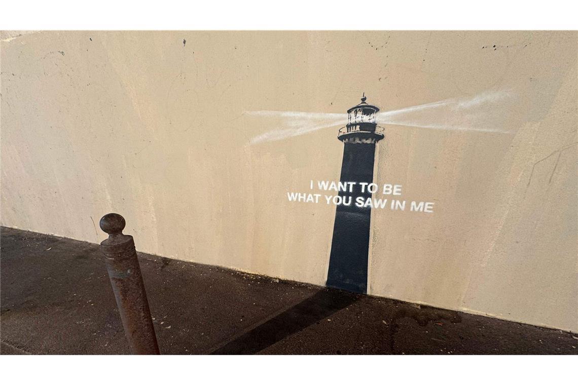 Neues Banksy-Kunstwerk in Marseille aufgetaucht Ein neues Kunstwerk des Straßenkünstlers Banksy ist in Marseille aufgetaucht. Was Streetartkünstler Banksy damit sagen will?