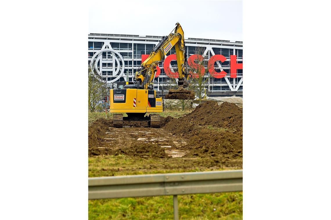 Ein paar Baggerbisse – das  ist  erst  einmal alles, was  zu sehen ist.