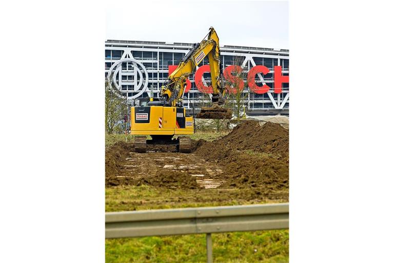 Ein paar Baggerbisse – das  ist  erst  einmal alles, was  zu sehen ist.