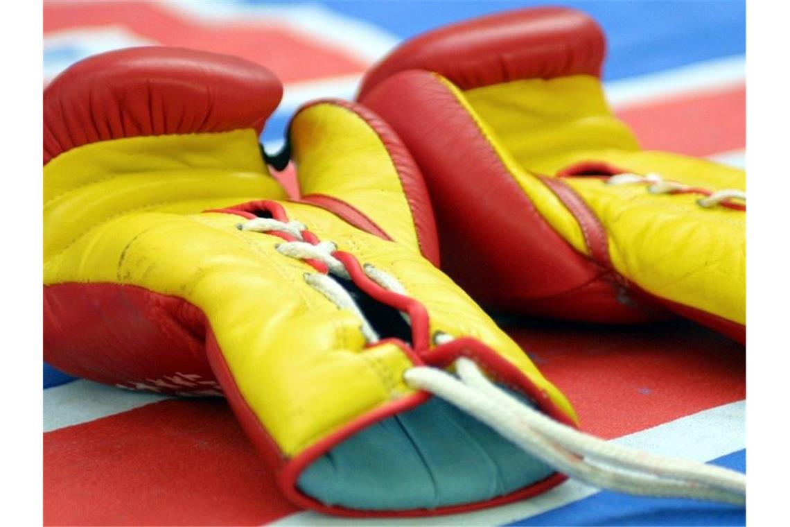 Ein Paar Boxhandschuhe. Foto: Andreas Lander/Zentralbild/dpa/Symbolbild/Archiv