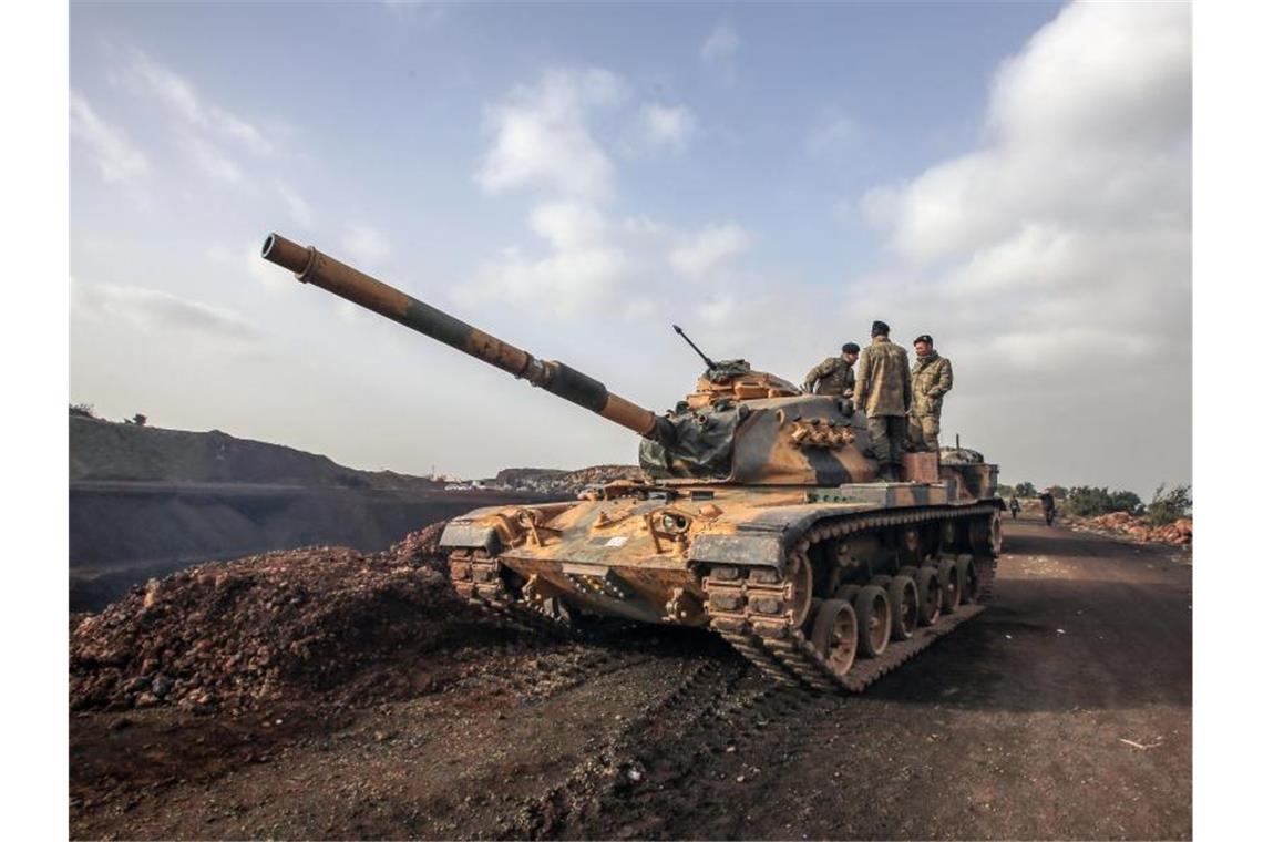 Ein Panzer der türkischen Armee steht im Norden Syriens. Die USA seien bereit, einen „einseitigen Einmarsch“ der Türkei zu verhindern. Foto: XinHua