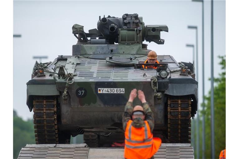 Ein Panzer vom Typ Marder. Foto: Klaus-Dietmar Gabbert/dpa