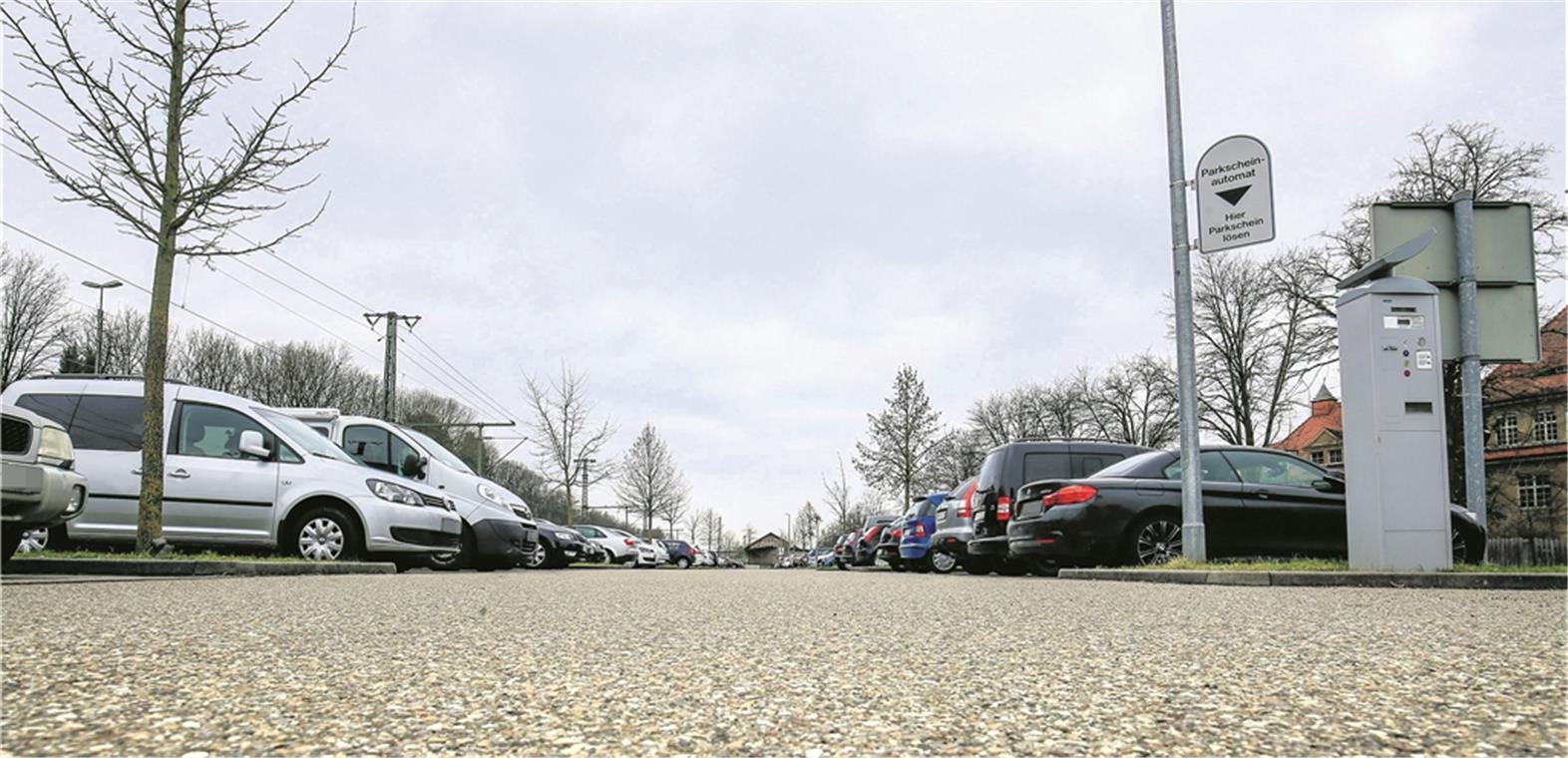 Dauerparker: Was ist erlaubt? Ein Parkscheinautomat ist eine von drei Möglichkeiten, das Parken auf Flächen zur allgemeinen Nutzung zu regeln. Foto: A. Becher