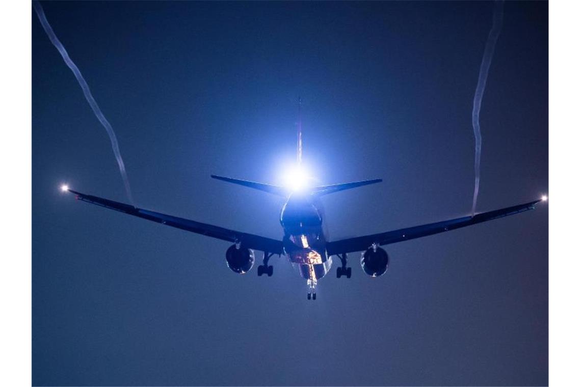 Baden-Airpark: Zahlen auf Jahre unter Vor-Corona-Niveau Ein Passagierflugzeug befindet sich im Landeanflug. Foto: Silas Stein/dpa/Symbolbild