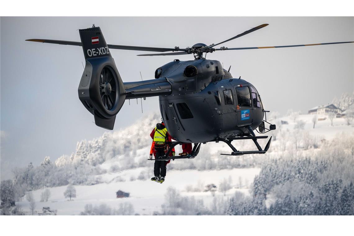 Ein Polizeihubschrauber brachte den Toten ins Tal. (Symbolbild)