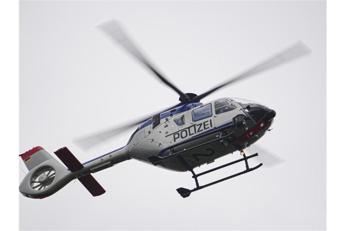 Zwei Gruppen geraten in Streit: Fahndung mit Hubschrauber