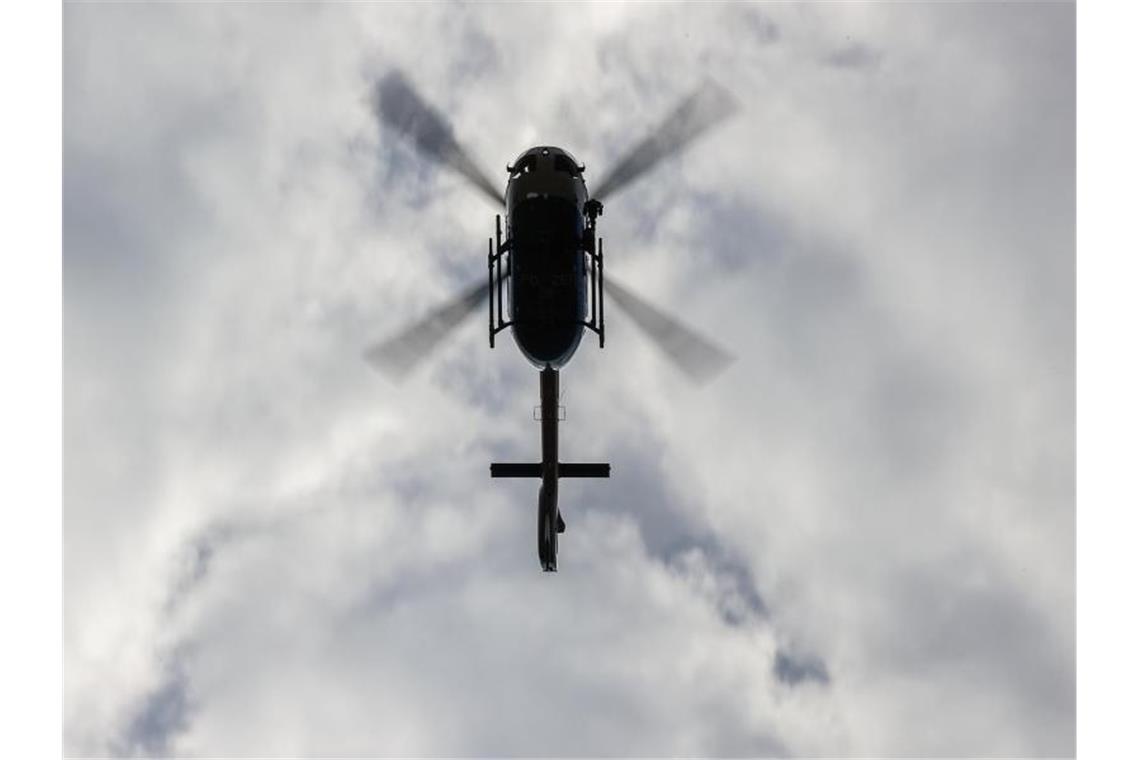 Strafgefangener in Ravensburg auf der Flucht Ein Polizeihubschrauber. Foto: Jan Woitas/dpa-Zentralbild/dpa/Archivbild