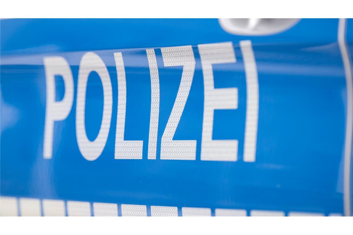 Polizist wird angefahren und schießt - zwei Schwerverletzte Ein Polizist und der Autofahrer wurden schwer verletzt. (Symbolbild)