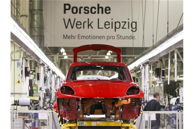 Ein Porsche Macan verlässt die „Interieur-Linie“ im Leipziger Porsche Werk. Foto: Jan Woitas/dpa-Zentralbild/dpa
