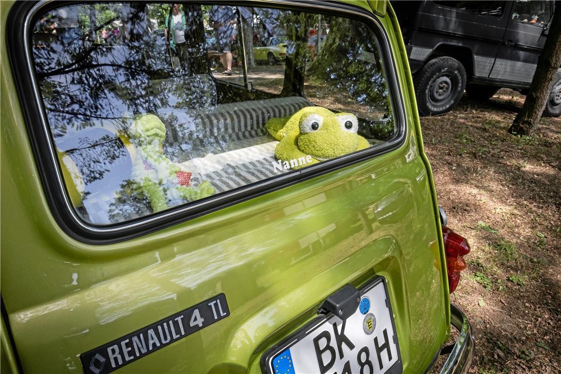 Ein R 4 bei der Oldtimerpräsentation im Schloßpark