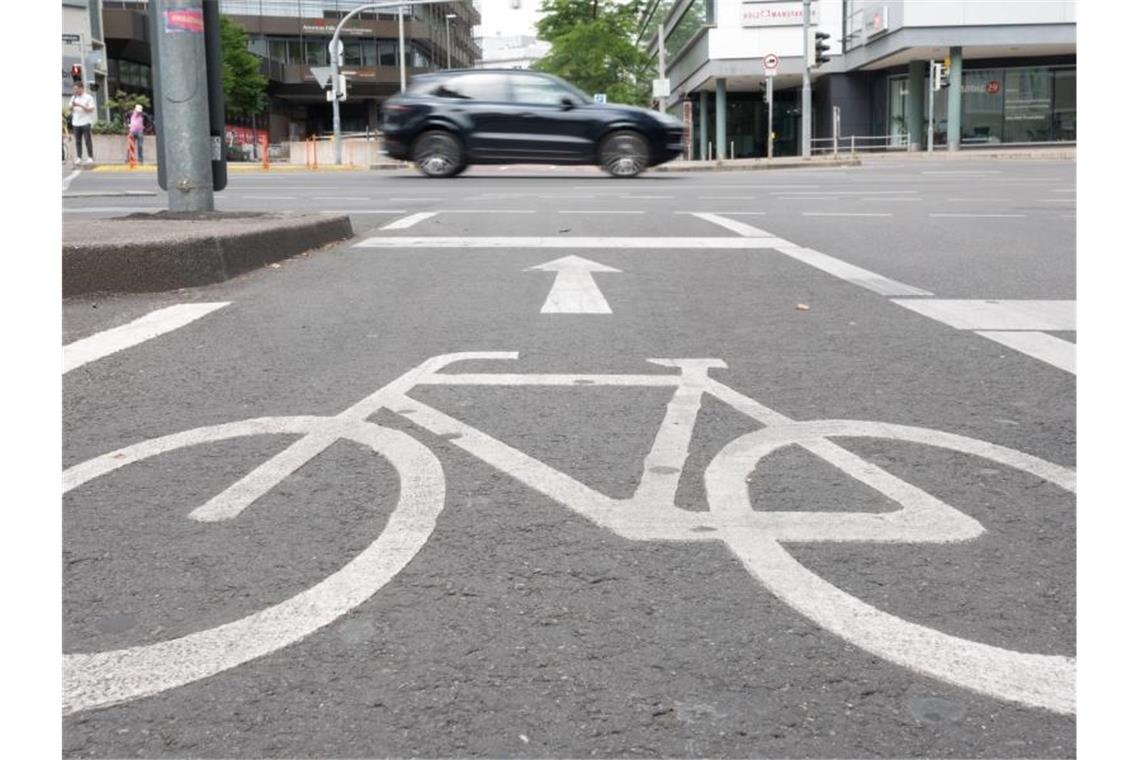 Demonstrationen für kindersichere Radwege im Südwesten Ein Radweg ist zu sehen. Foto: Gregor Bauernfeind/dpa/Symbolbild