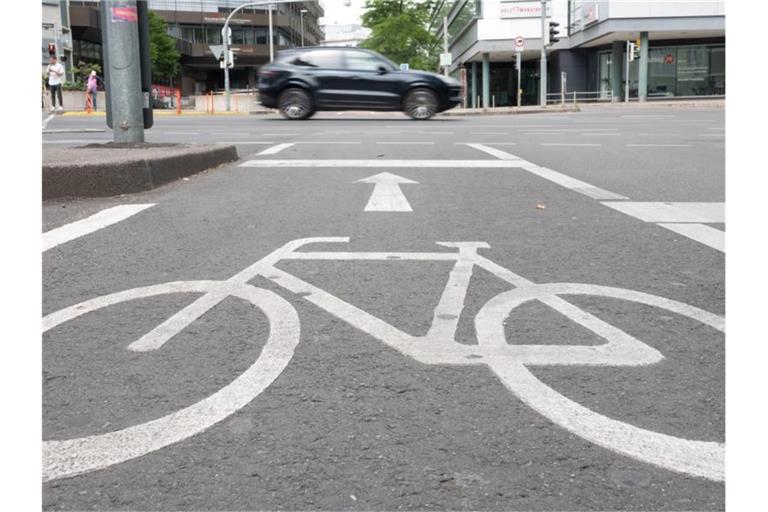 Ein Radweg ist zu sehen. Foto: Gregor Bauernfeind/dpa/Symbolbild