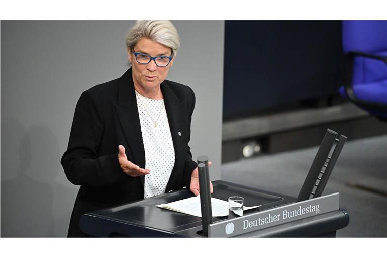 Ein Rauchverbot im Auto soll Schwangere und Minderjährige vor den Gefahren des Passivrauchens schützen, die CDU-Politikerin Borchardt warnt vor Symbolpolitik. (Symbolbild)
