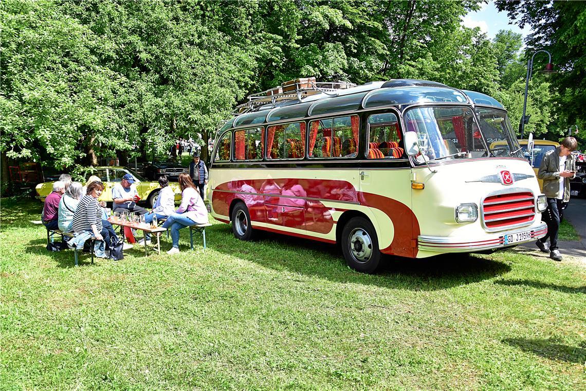 Ein Reisebus aus früheren Zeiten. 