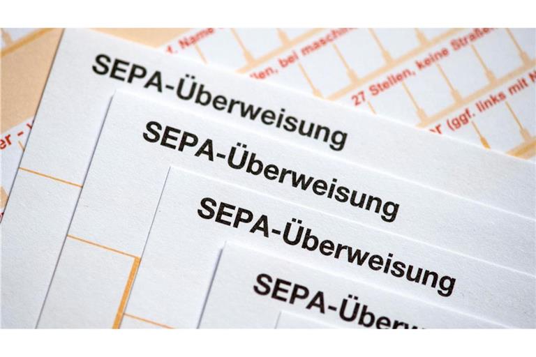 Ein Relikt der Vergangenheit: der Überweisungsschein. Mittlerweile dauert es nur noch Sekunden, bis das Geld beim Empfänger gelandet ist.