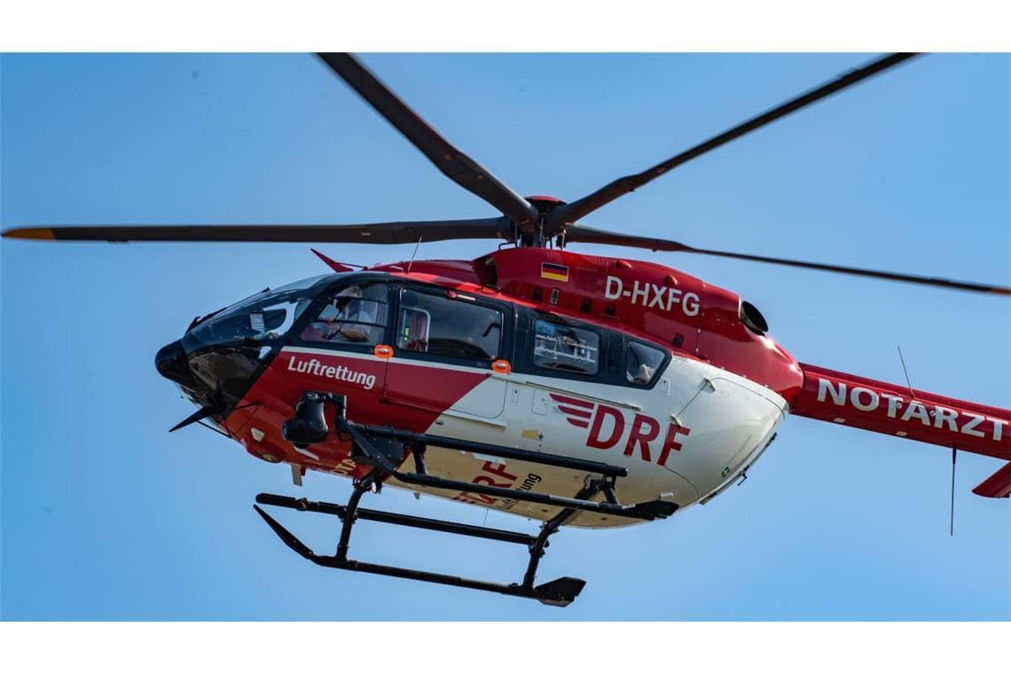 Ein Rettungshubschrauber brachte die Verletzten in ein Krankenhaus (Symbolbild).