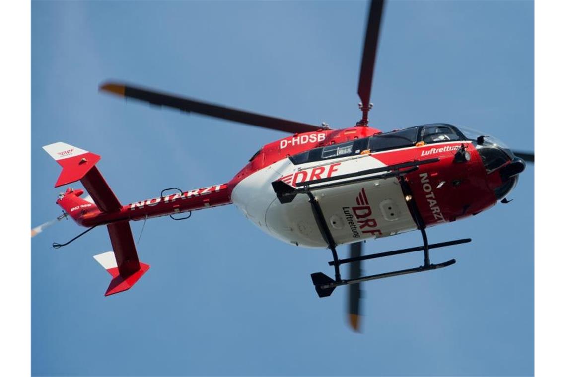 Ein Rettungshubschrauber im Einsatz. Foto: Stefan Sauer/Archivbild