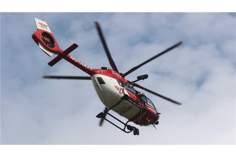 Ein Rettungshubschrauber war den Angaben zufolge bei der Unfallstelle gelandet. (Symbolbild)