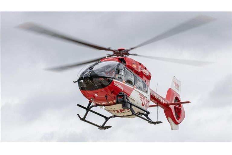 Ein Rettungshubschrauber war ebenfalls im Einsatz. (Symbolbild)