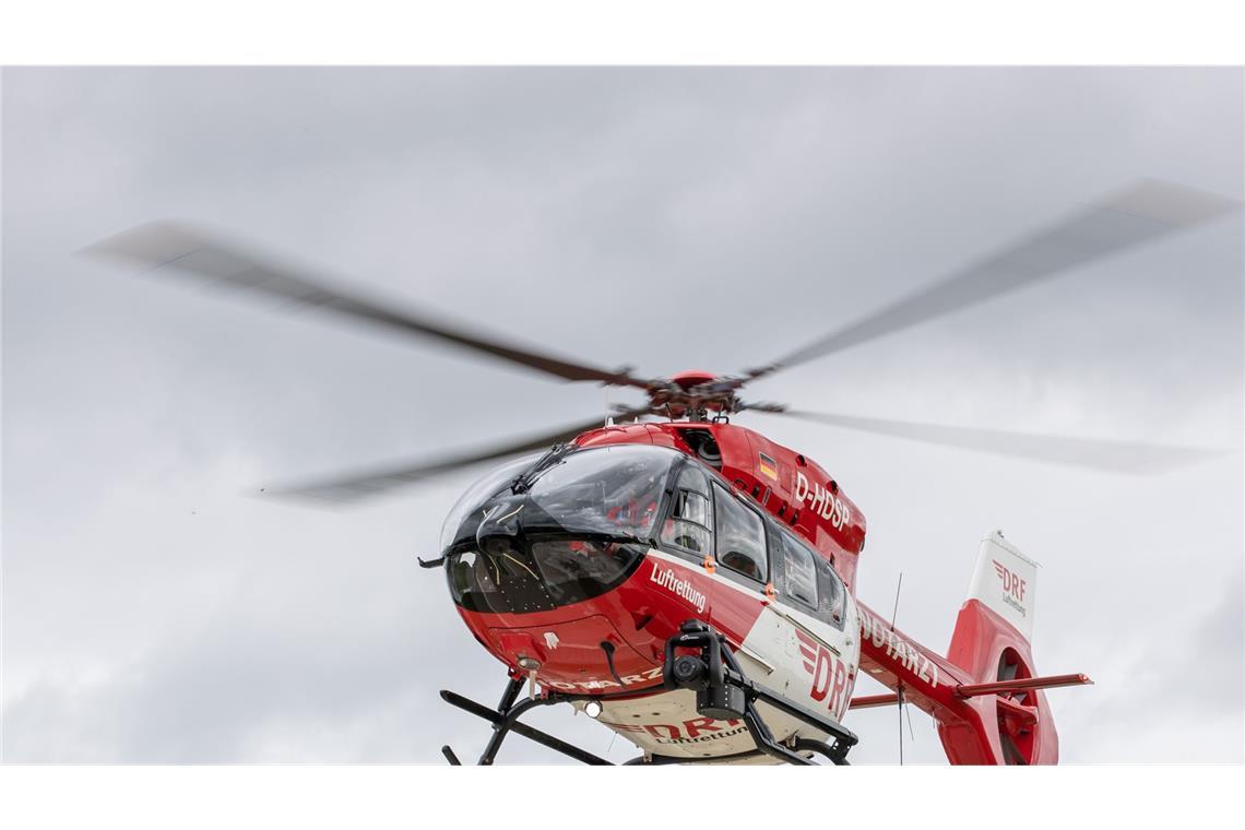 Kleinkind wird beim Rangieren angefahren und stirbt Ein Rettungshubschrauber war im Einsatz. (Symbolbild)
