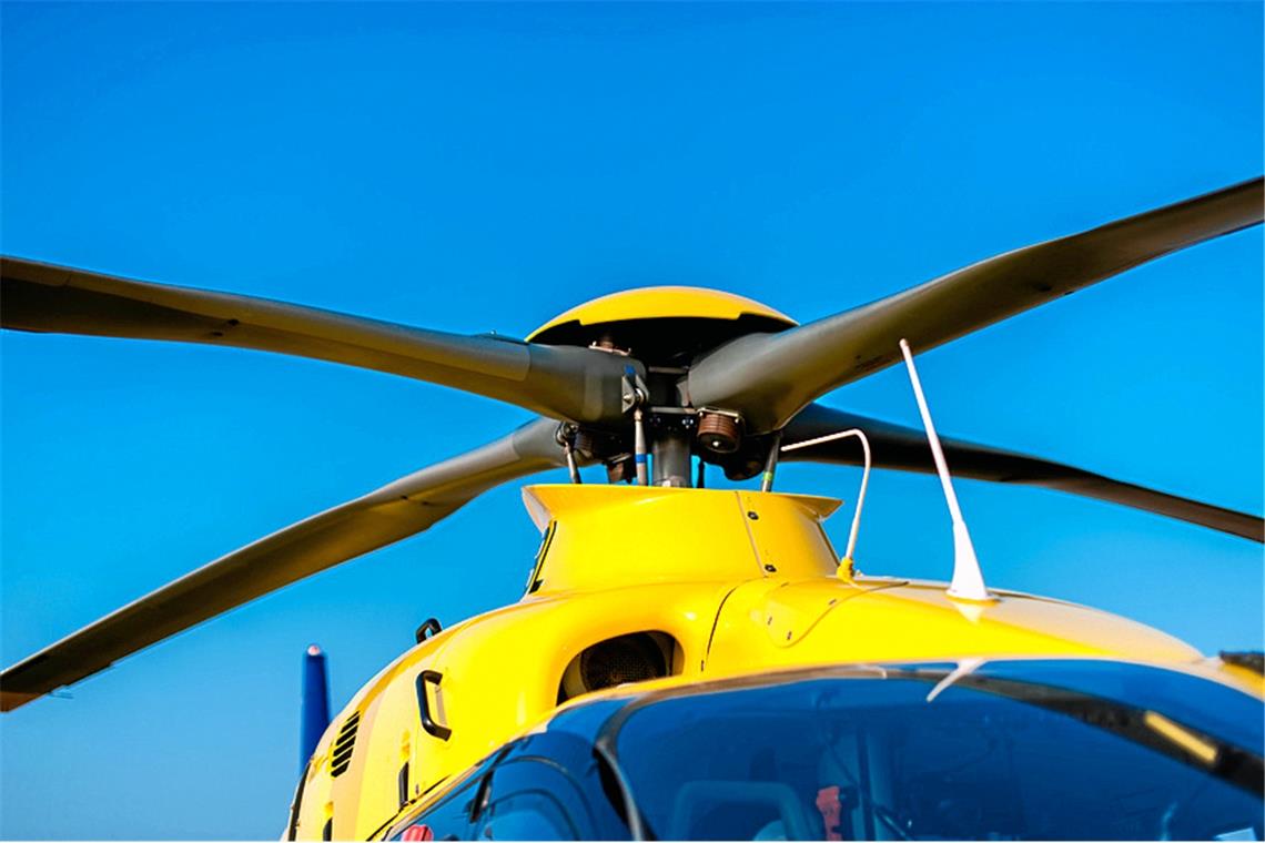 Allmersbach im Tal: Motorradfahrer nach Unfall schwer verletzt Ein Rettungshubschrauber war nach dem Unfall im Einsatz. Symbolbild: Schepers_Photography - stock.adobe.com
