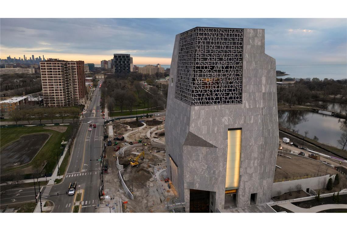 Ein riesiger Betonturm im Süden Chicagos beherbergt das Obama Presidential Center. (Archivbild)