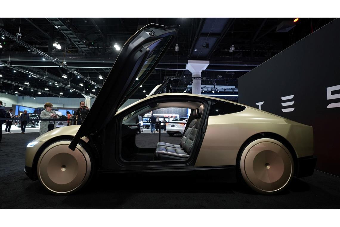 US-Verkehrsbehörde hat viele Fragen zu Musks Robotaxi-Plänen Ein Robotaxi-Fahrzeug ohne Lenkrad und Pedale will Tesla von 2026 an bauen. (Archivbild)