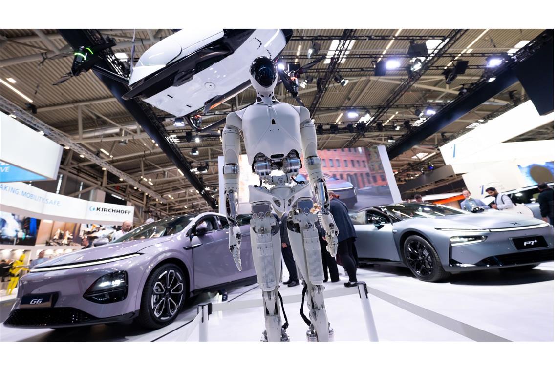 Ein Roboter, ein Flugtaxi und E-Autos  des chinesischen Herstellers XPENG