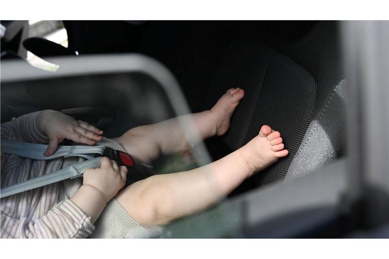 Ein Säugling wurde in Hamminkeln aus einem überhitzten Auto gerettet. (Symbolbild)