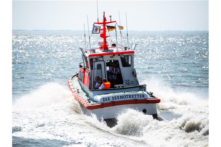 Ein Schiff Deutschen Gesellschaft zur Rettung Schiffbrüchiger (Symbolbild). Foto: Mohssen Assanimoghaddam/dpa