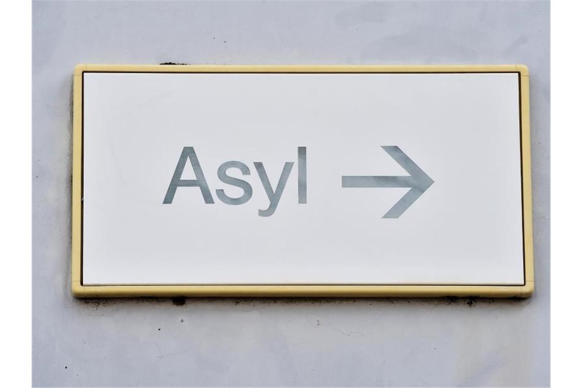 Ein Schild in der Erstaufnahmestelle für Asylbewerber. Foto: Uli Deck/dpa
