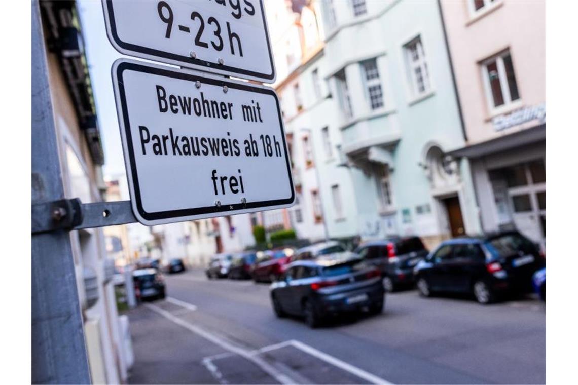 Land macht Weg frei: Anwohnerparken kann teurer werden