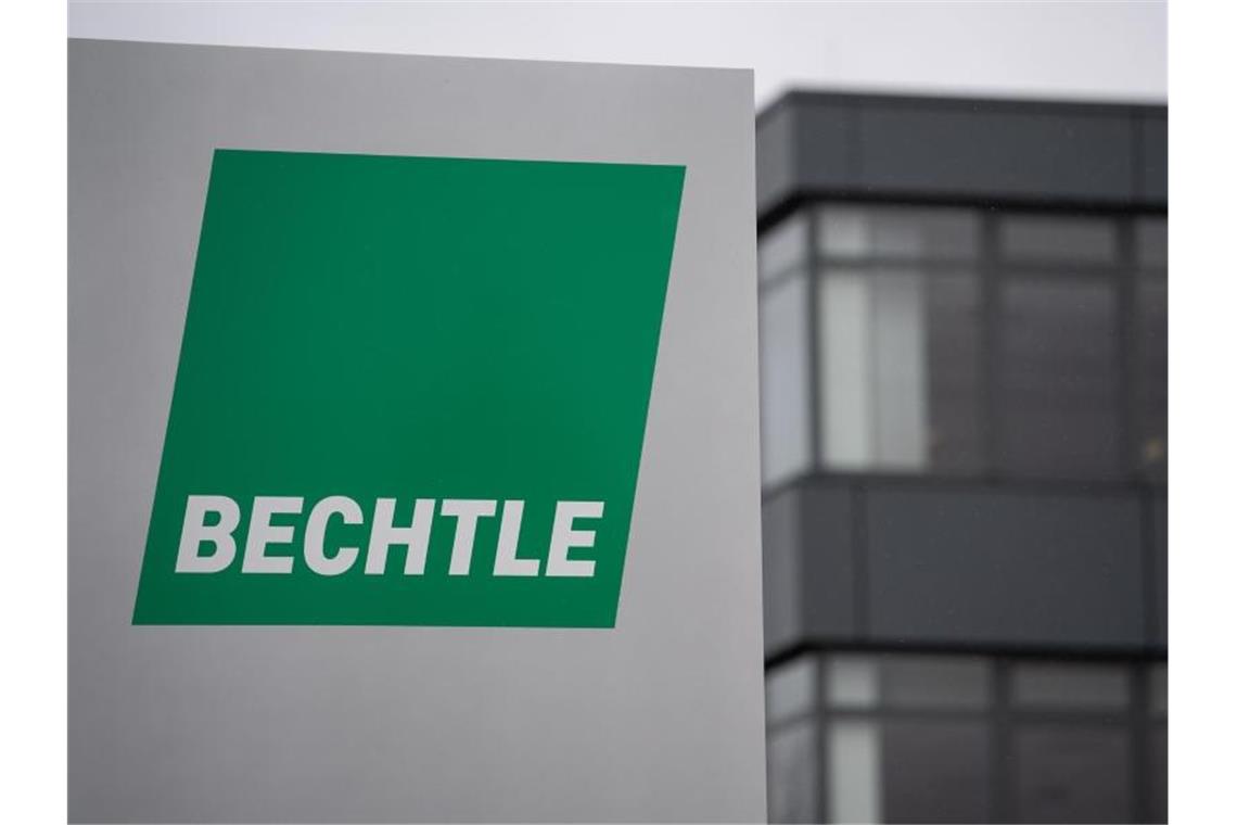 Bechtle will 2021 deutlich zulegen und Profitabilität halten Ein Schild mit dem Logo der IT-Firma Bechtle steht vor dem Unternehmensgebäude. Foto: Sebastian Gollnow/dpa/Archivbild