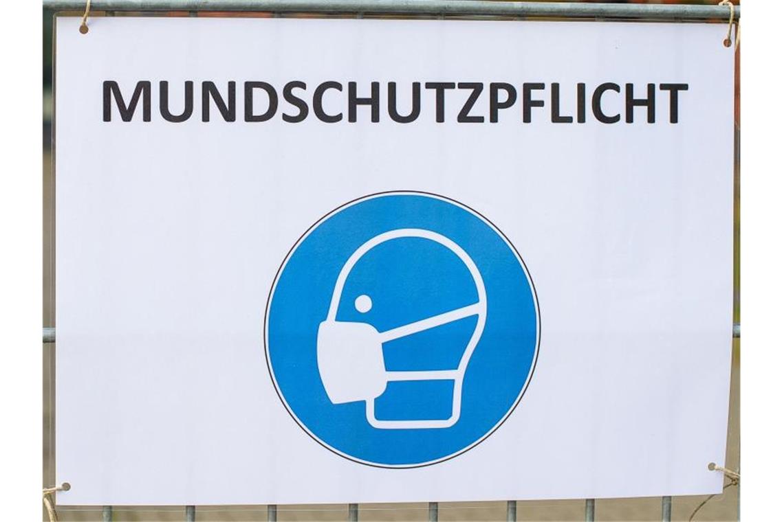 Verunsicherung im Südwest-Handwerk über neue Corona-Regeln Ein Schild mit der Aufschrift „Mundschutzpflicht“. Foto: Klaus-Dietmar Gabbert/dpa-Zentralbild/ZB/Symbolbild
