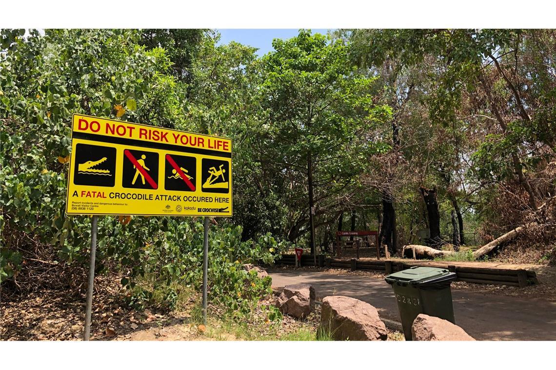 Ein Schild warnt im tropischen Norden von Australien vor Krokodilen. (Archivbild)