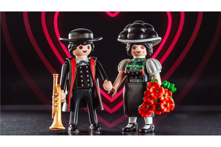 Ein schönes Paar: die Schwarzwald-Marie und ihr Herzblatt, der Hannes.