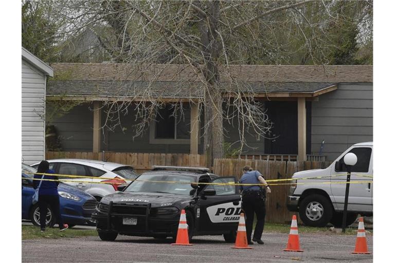 Ein Schütze eröffnete das Feuer auf einer Geburtstagsparty in Colorado und tötete sechs Erwachsene, bevor er sich selbst tötete. Foto: Jerilee Bennett/The Colorado Springs Gazette via AP/dpa