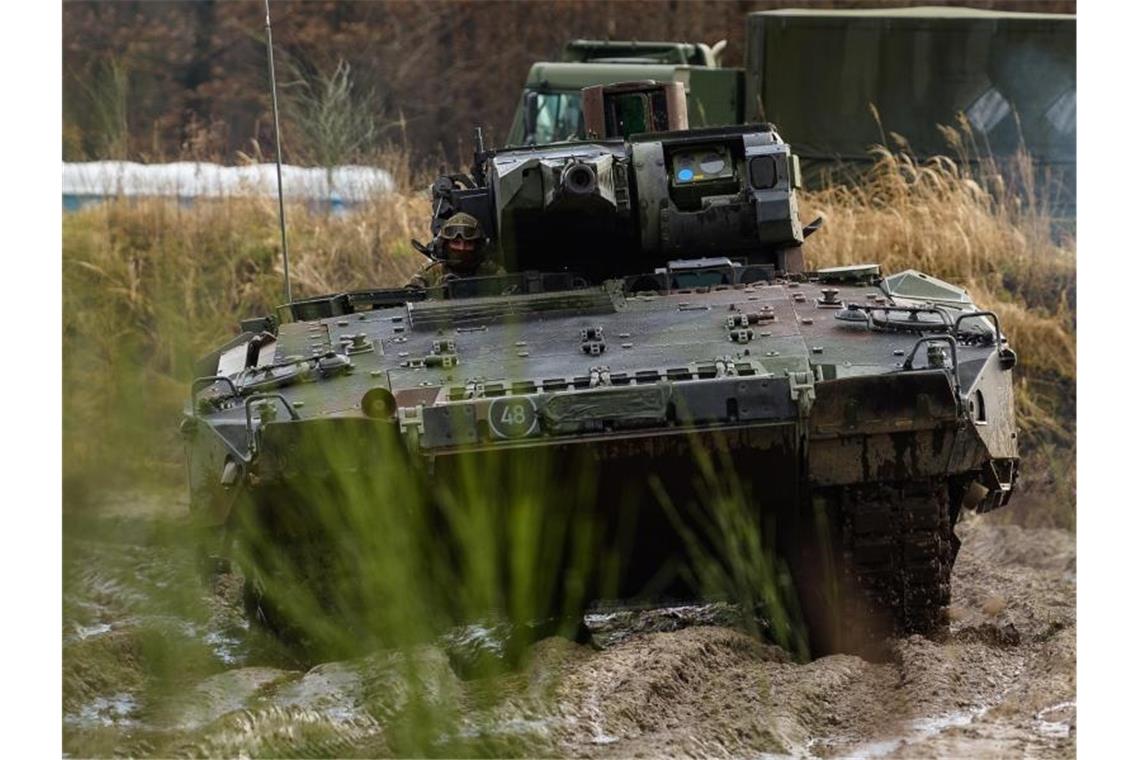 Rheinmetall rechnet mit Großaufträgen Ein Schützenpanzer vom Typ Puma der Bundeswehr während einer Vorführung. Foto: Philipp Schulze/dpa