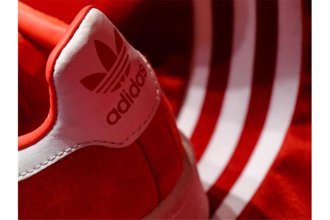 Badelatschen und Yogamatten: Adidas im Krisenmodus