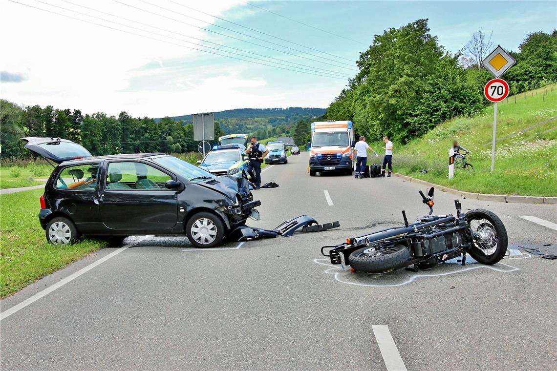 Auto verletzt Motorradfahrer schwer