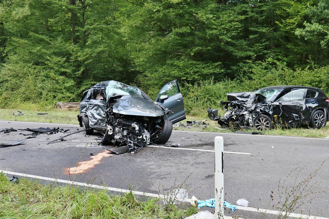 Zwei Menschen sterben bei Frontalzusammenstoß auf der B328 Ein schwerer Unfall hat sich auf der B328 hinter Aspach ereignet. Foto: 7aktuell.de/Kevin Lermer