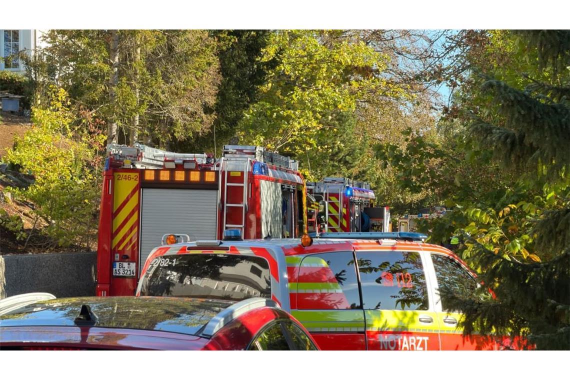 Ein schwerer Verkehrsunfall hat am Mittwochnachmittag einen umfangreichen Einsatz ausgelöst – zwei Personen wurden verletzt, eine starb.