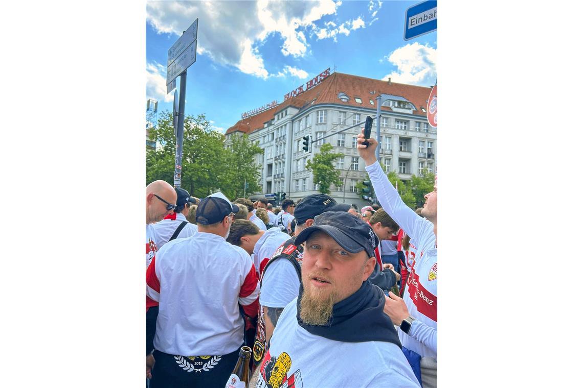 Ein Selfie, um die Reise zum DFB-Pokalfinale nach Berlin zu dokumentieren.