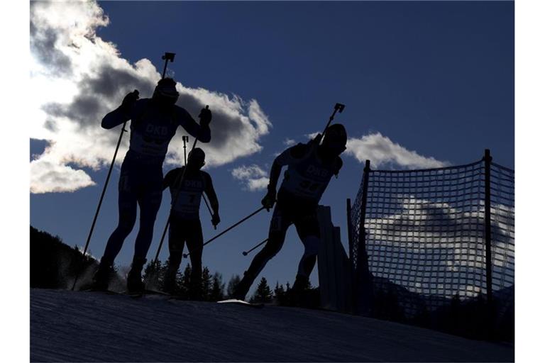 Ein Sieg der deutschen Biathleten beim prestigeträchtige Weltcup in Antholz wäre eine Überraschung. Foto: Matthias Schrader/AP/dpa