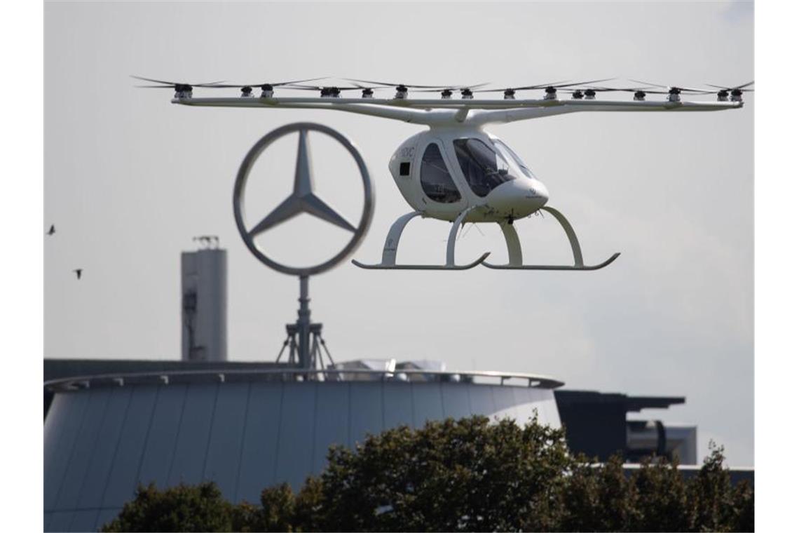 Ein sogenannter Volocopter bei einem Testflug in Stuttgart. Foto: Marijan Murat